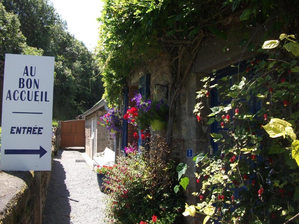 Au Bon Accueil Bed & Breakfast Saint-Marcan Exterior photo
