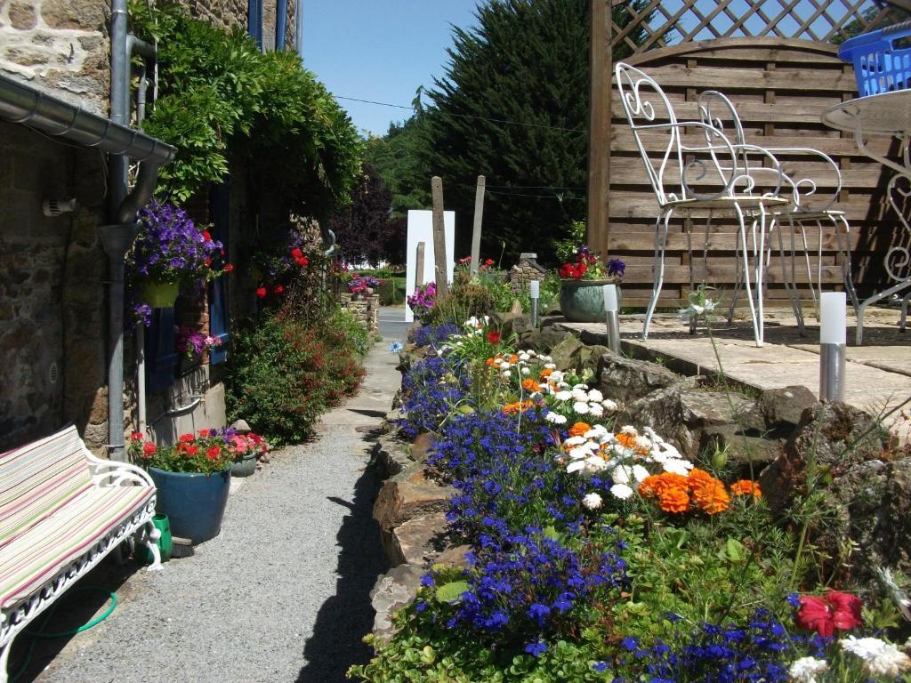 Au Bon Accueil Bed & Breakfast Saint-Marcan Exterior photo